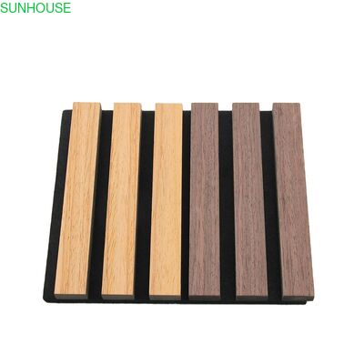 अच्छी कीमत Modern Design Natural Veneer Oak Polyester Acoustic Slat Wall Panel Wooden Decorative Panel for Living Room Graphic Solution ऑनलाइन