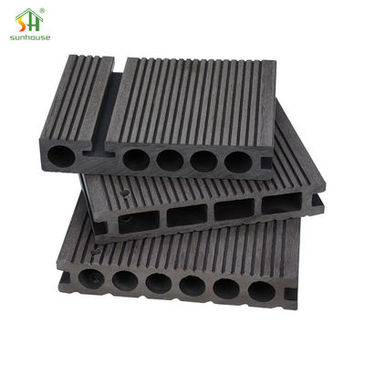 अच्छी कीमत मॉड्यूलर 20 मिमी WPC डेक टाइलें, रसोई / BBQ क्षेत्रों के लिए WPC इंटरलॉकिंग डेक फर्श ऑनलाइन